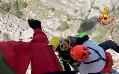 Paura sul Monte Capanne: tradito dal sentiero, finisce in un dirupo durante l’escursione in solitaria/IL VIDEO