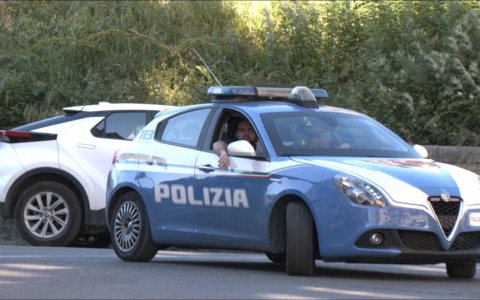 Firenze, ragazzino di 16 anni aggredito dal branco: preso a calci e pugni