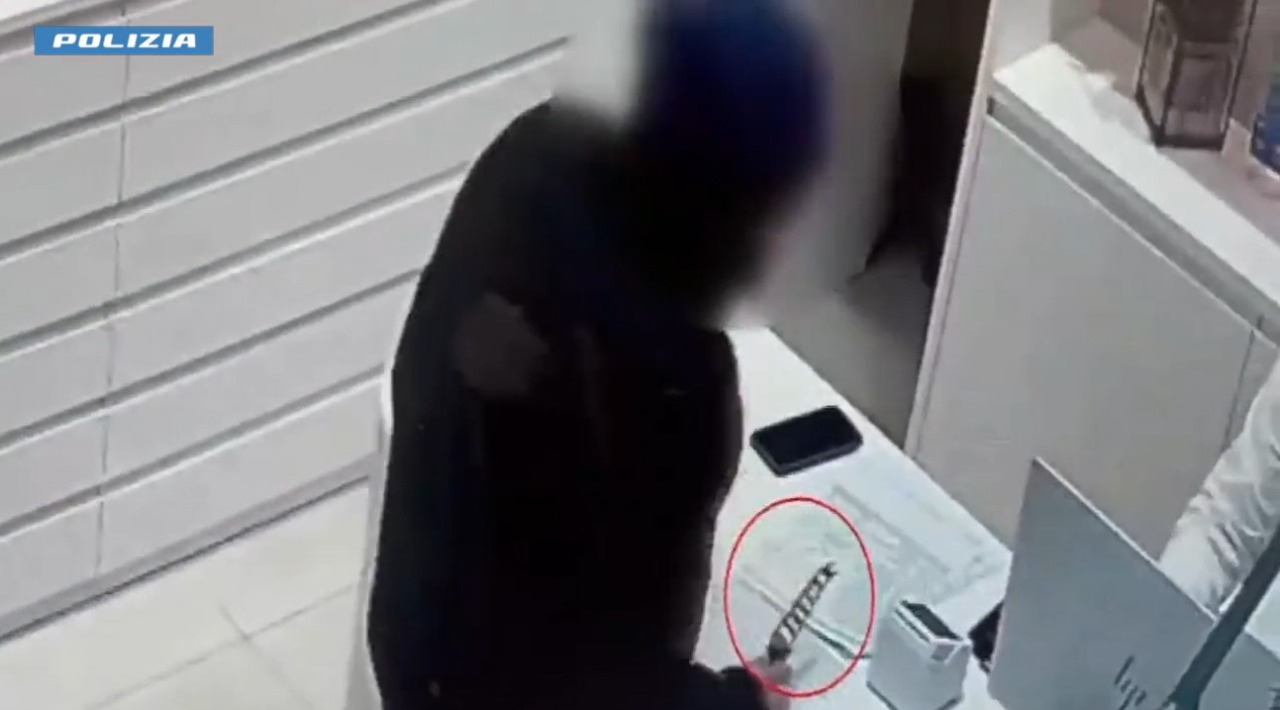 Cinque rapine in meno di un mese, arrestato 34enne