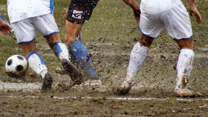 Choc a Massa nel post partita: bomba carta e giocatori presi a cinghiate