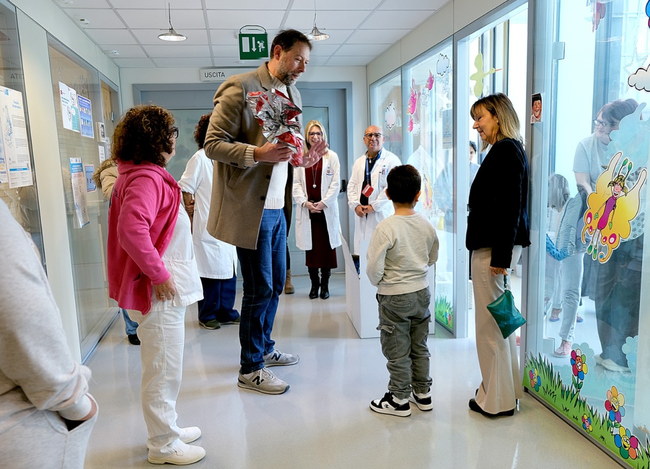 Uova di pasqua per i piccoli pazienti dell’Ospedale San Jacopo