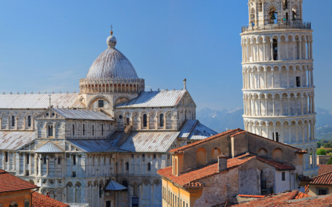 Pisa, il Comune vieta nuovi negozi di souvenir nel centro città