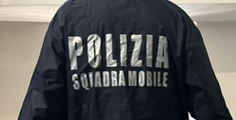 Arezzo, odio verso le donne e idee suprematiste: denunciato un 15enne