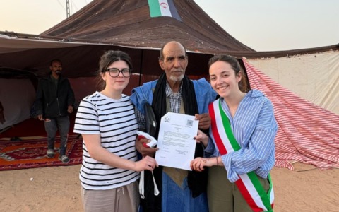 Due consigliere in visita nei campi Saharawi