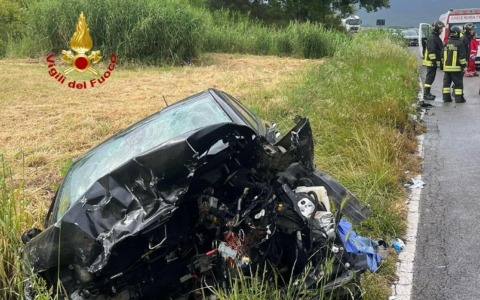 Incidente tra tre auto, muore 56enne