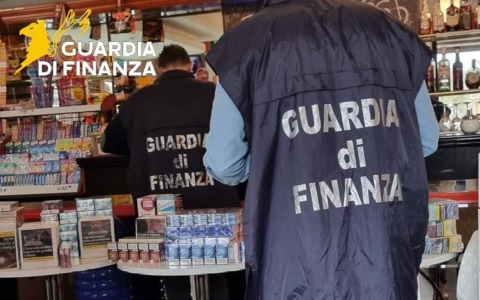 Tabacchi lavorati esteri, 250 kg sequestrati e 6 denunciati