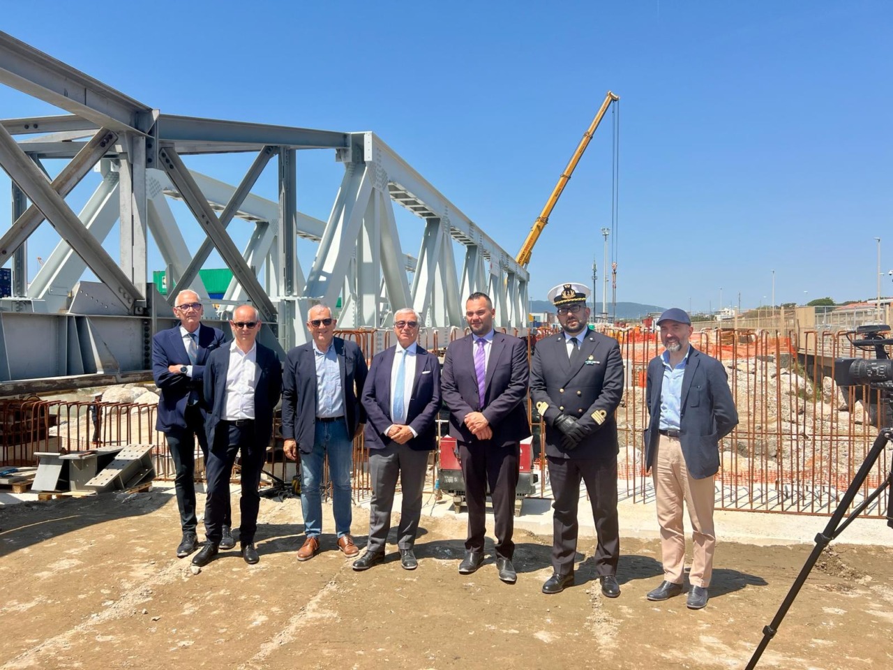 Marina di Carrara, posato il nuovo ponte ferroviario