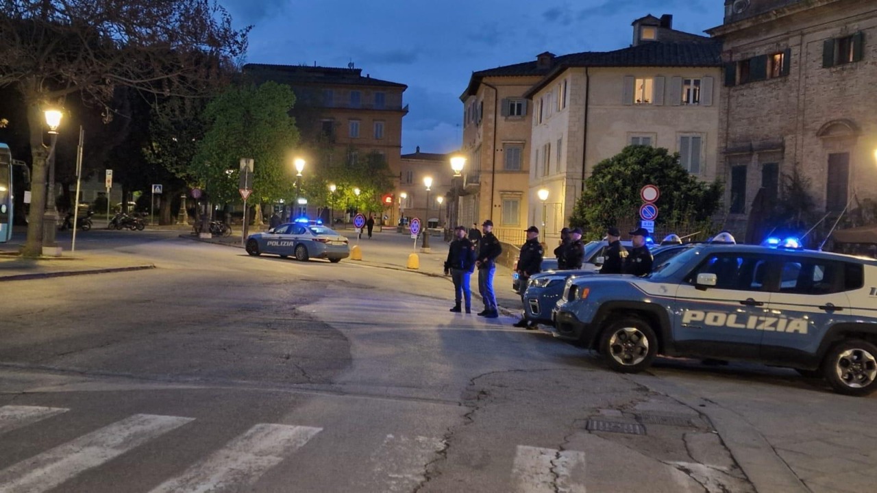 Fugge ad un controllo e poi aggredisce la polizia, arrestato un 22enne