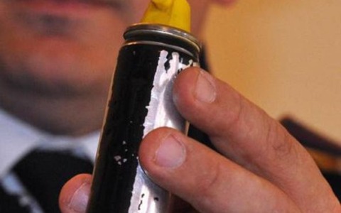 Arezzo, denunciati i due studenti che hanno spruzzato spray urticante in classe