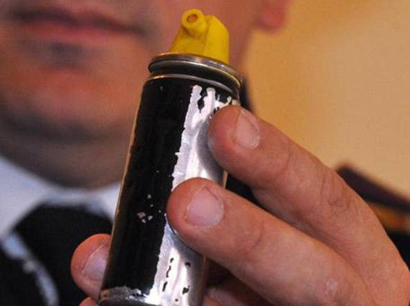 Arezzo, denunciati i due studenti che hanno spruzzato spray urticante in classe