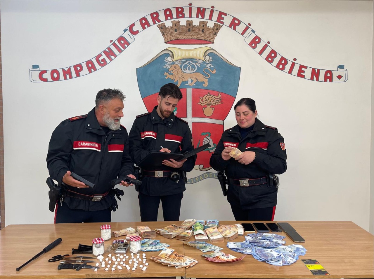 Famiglia di imprenditori e un dipendente coinvolti in un giro di droga, arrestati