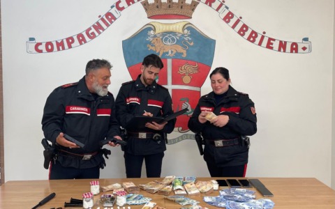 Famiglia di imprenditori e un dipendente coinvolti in un giro di droga, arrestati