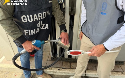Siena, 105.000 litri di gasolio sequestrati dalla Guardia di Finanza