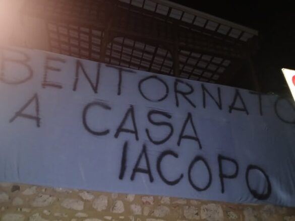 Accoltellato al cuore all’uscita dal lavoro, Iacopo è tornato a casa – VIDEO