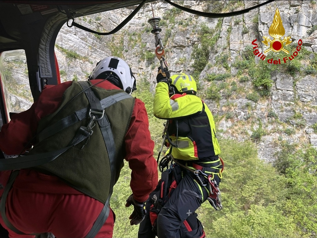 Fivizzano (Massa Carrara), tre alpinisti bloccati sulle Torri di Monzone