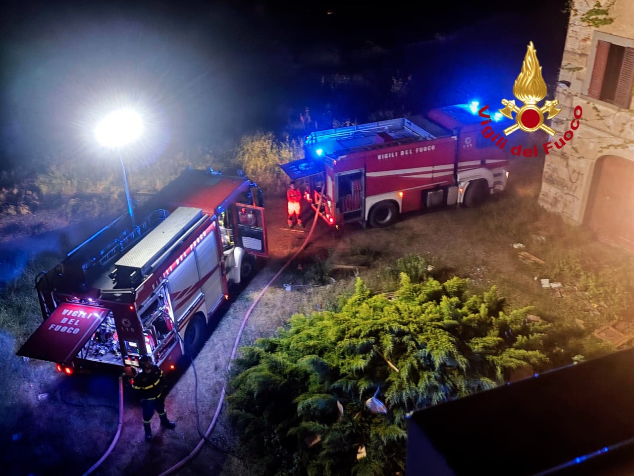 Empoli, incendio a Villa Castellani