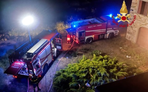 Empoli, incendio a Villa Castellani