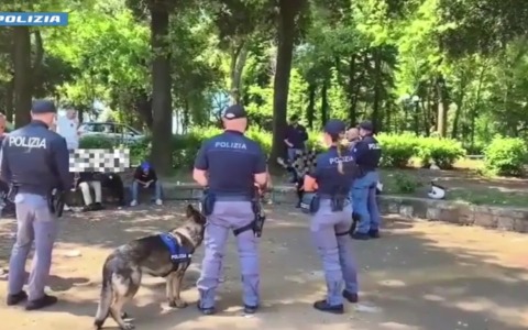 Anziano picchiato e rapinato alle Cascine da due donne in pieno giorno