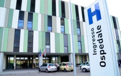 Tenta di avvelenare la moglie con la candeggina nel caffè, arrestato 55enne