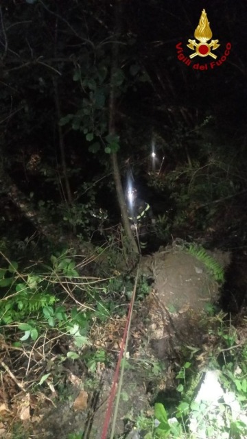 Auto finisce in un dirupo, muore coppia di anziani