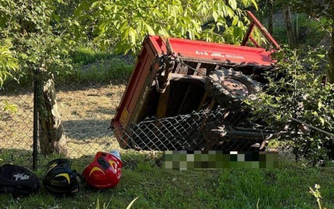 Schiacciato dal trattore, muore 90enne