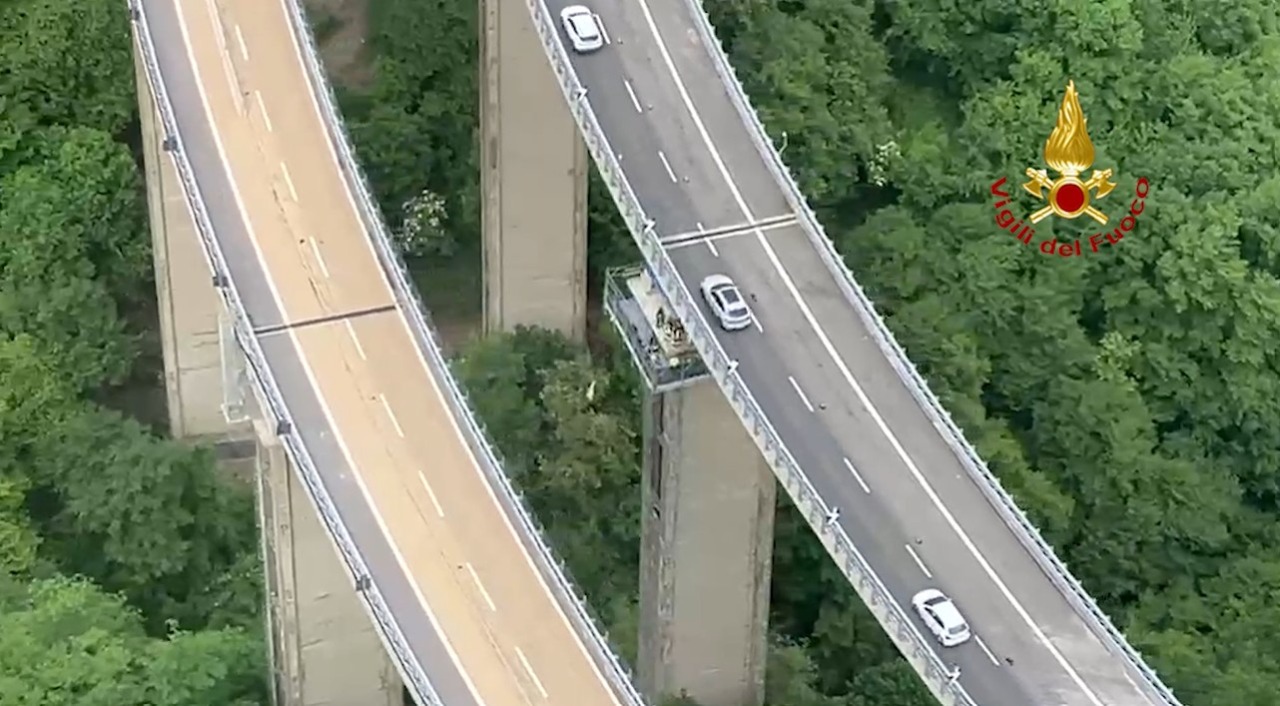 Volo da viadotto sull’A1, muore operaio di 39 anni