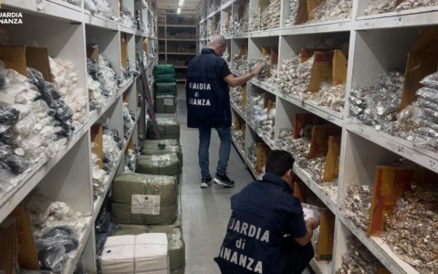 “Fabbrica del falso”: sequestrati tessuti a marchio Gucci