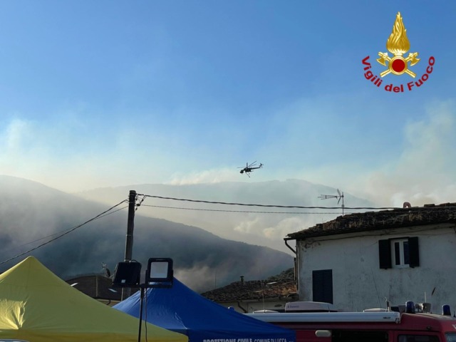 Incendio sul Monte Faeta, la situazione migliora, ma ci sono danni gravi