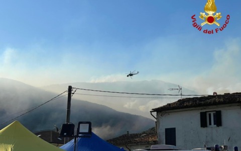 Incendio Monte Faeta, nuova ordinanza urgente del Sindaco