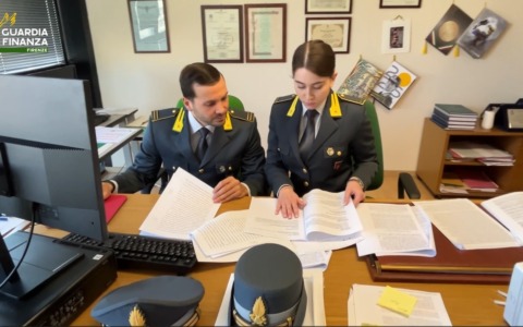 Frodi fiscali e riciclaggio, sequestrati beni per 2 milioni di euro