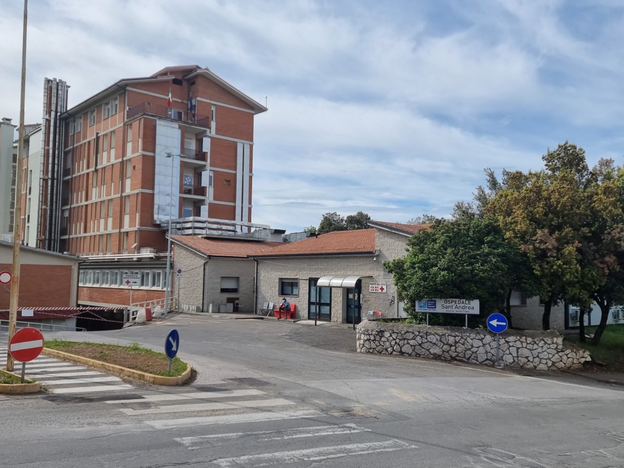 Ospedale Sant’Andrea, l’amministrazione comunale scende in campo