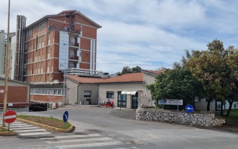Ospedale Sant’Andrea, l’amministrazione comunale scende in campo