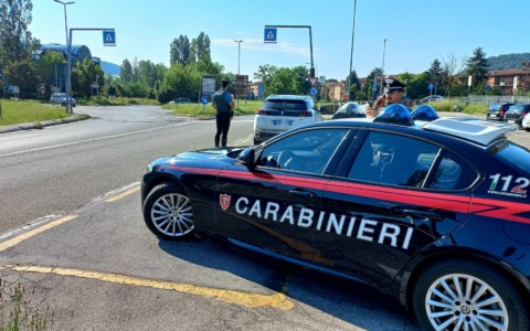 Monteriggioni (Siena), spacciano cocaina: due giovani denunciati