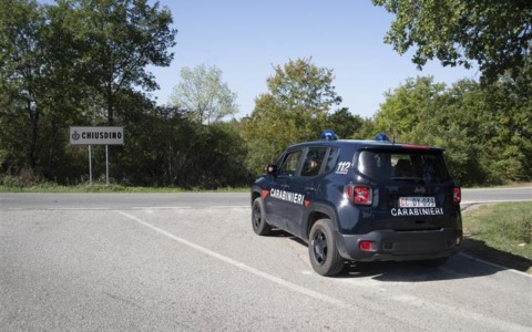Chiusdino (Siena), tenta la truffa del finto sms per spillare 14mila euro: nei guai operatore bancario