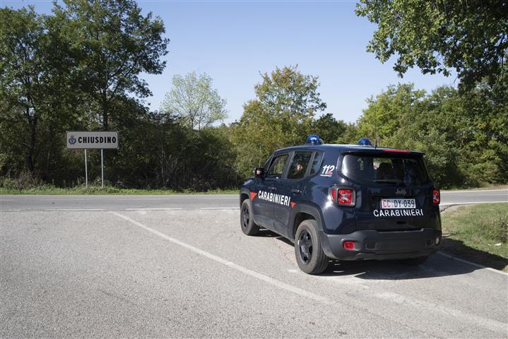 Chiusdino (Siena), tenta la truffa del finto sms per spillare 14mila euro: nei guai operatore bancario