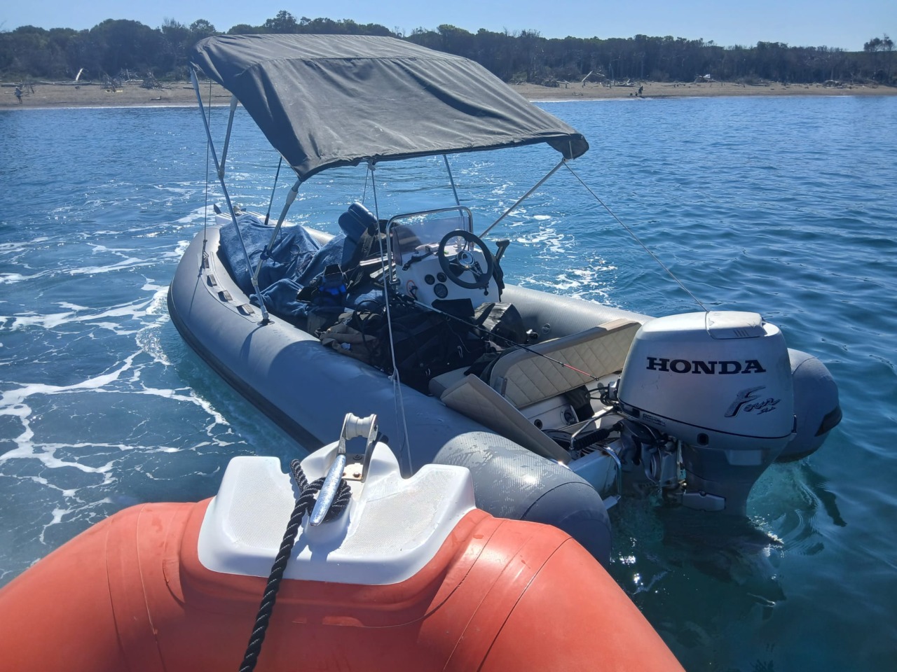 Maxi sequestro di cocaina, inseguito gommone a Cecina