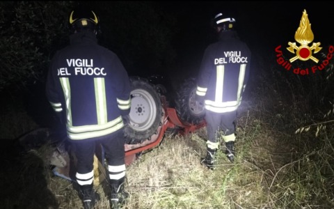 Siena, 77enne muore schiacciato dal suo trattore
