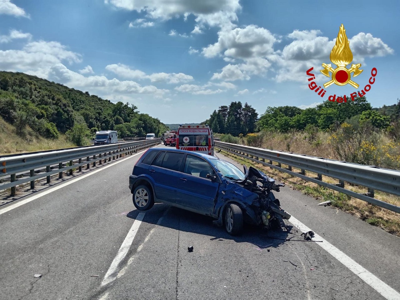 Violento scontro tra auto e furgone lungo la Siena-Grosseto