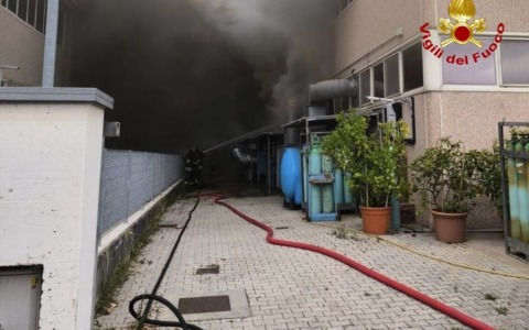 Capannone in fiamma a Monsummano