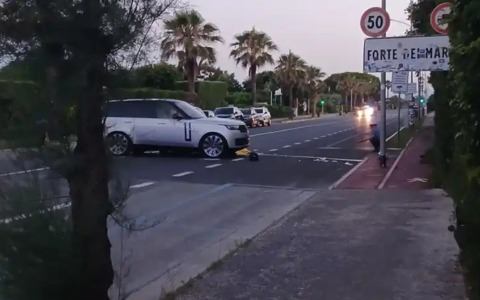 Scontro auto-scooter, muore 17enne. Caccia al pirata