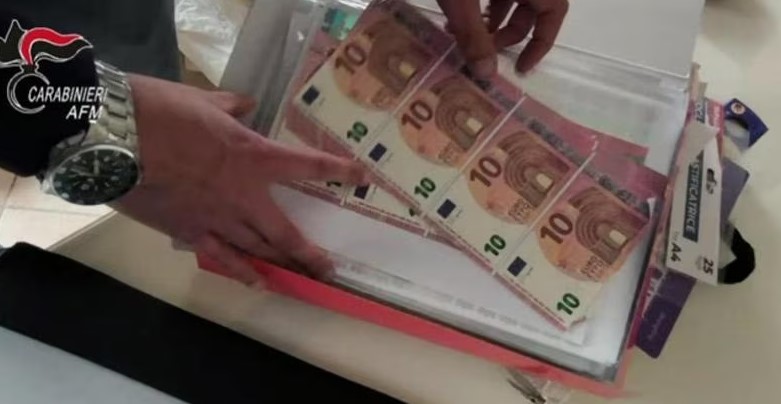 Banconote false vendute su Telegram in tutta Europa: smantellata una stamperia clandestina ad Altopascio