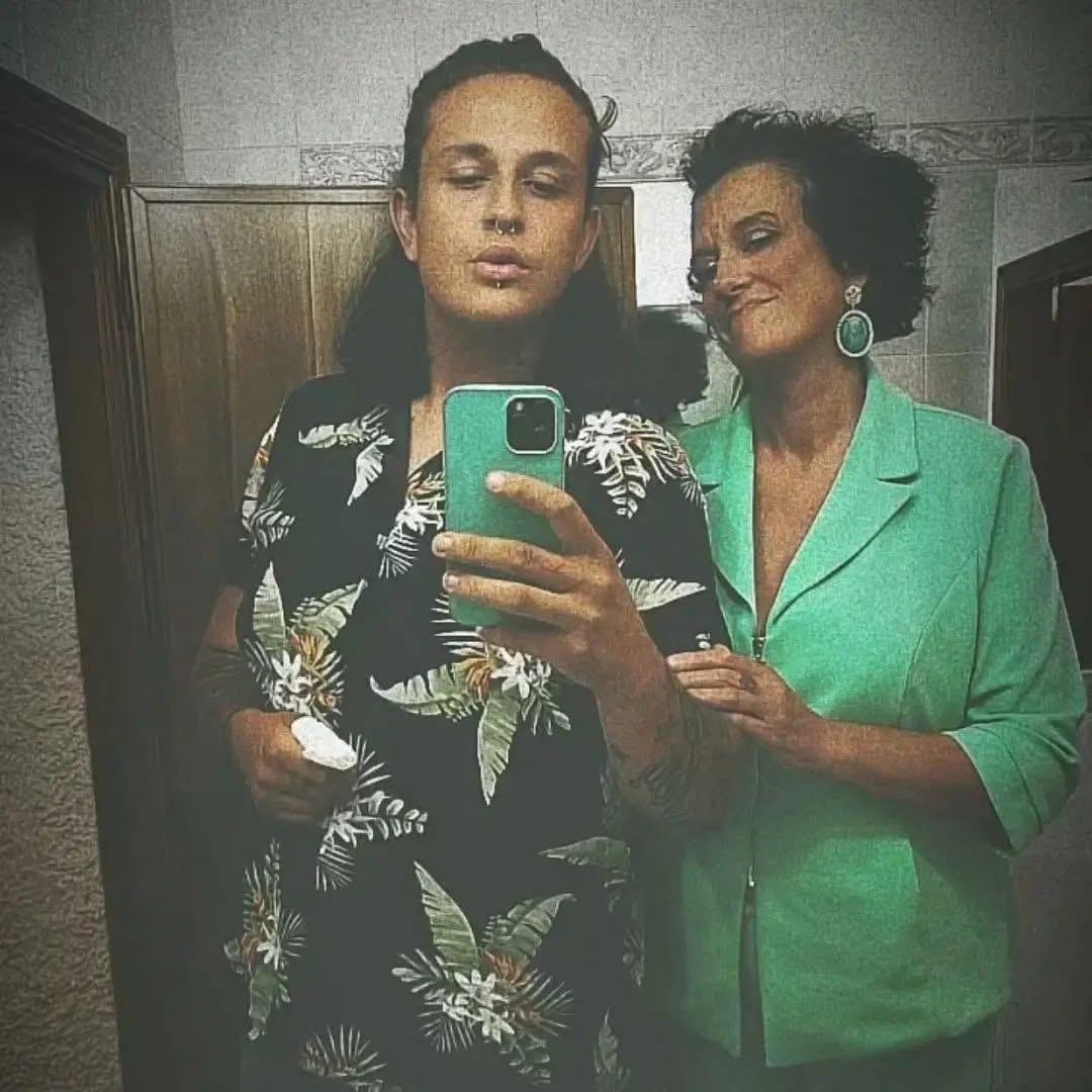 Ucciso perché gay, sui social sfoghi e tormenti e il legame con la madre – VIDEO