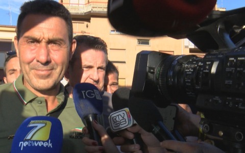 In centinaia per la “passeggiata identitaria” con il generale Vannacci