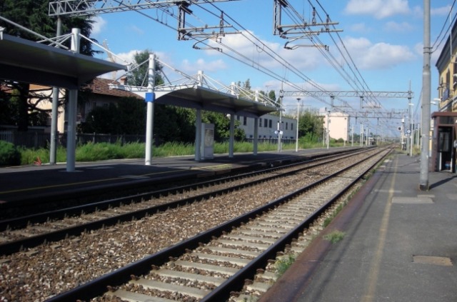 Palo sui binari per provocare un incidente: indagati due trentenni