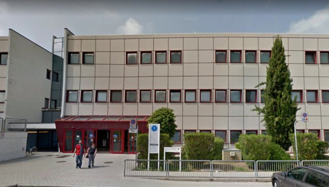 Coppia al pronto soccorso con un neonato morto nel sacchetto