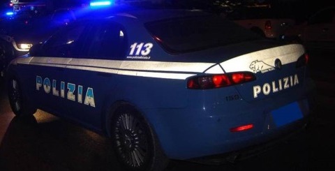 Uomo ucciso a colpi di arma da fuoco in un parcheggio