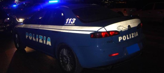 Uomo ucciso a colpi di arma da fuoco in un parcheggio