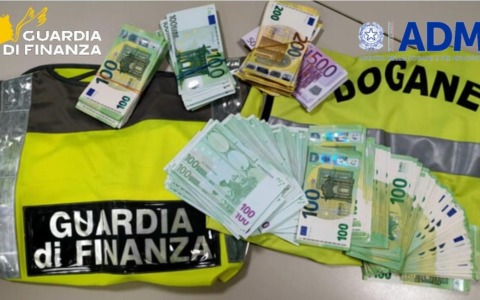 Scoperti 2 milioni non dichiarati all’aeroporto di Pisa