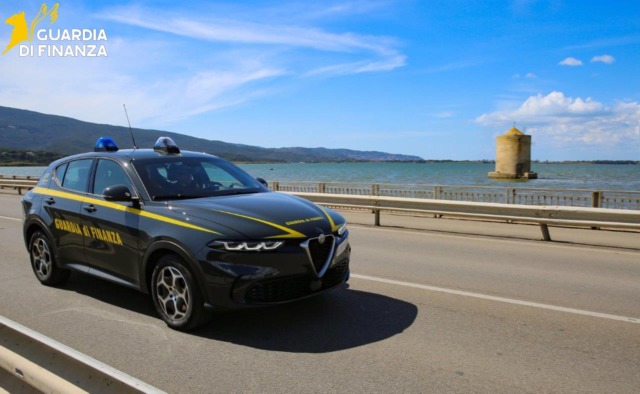 Frode da 2,8 milioni di euro: fondi Ue per la mobilità sostenibile, ma i mezzi non sono mai entrati in funzione