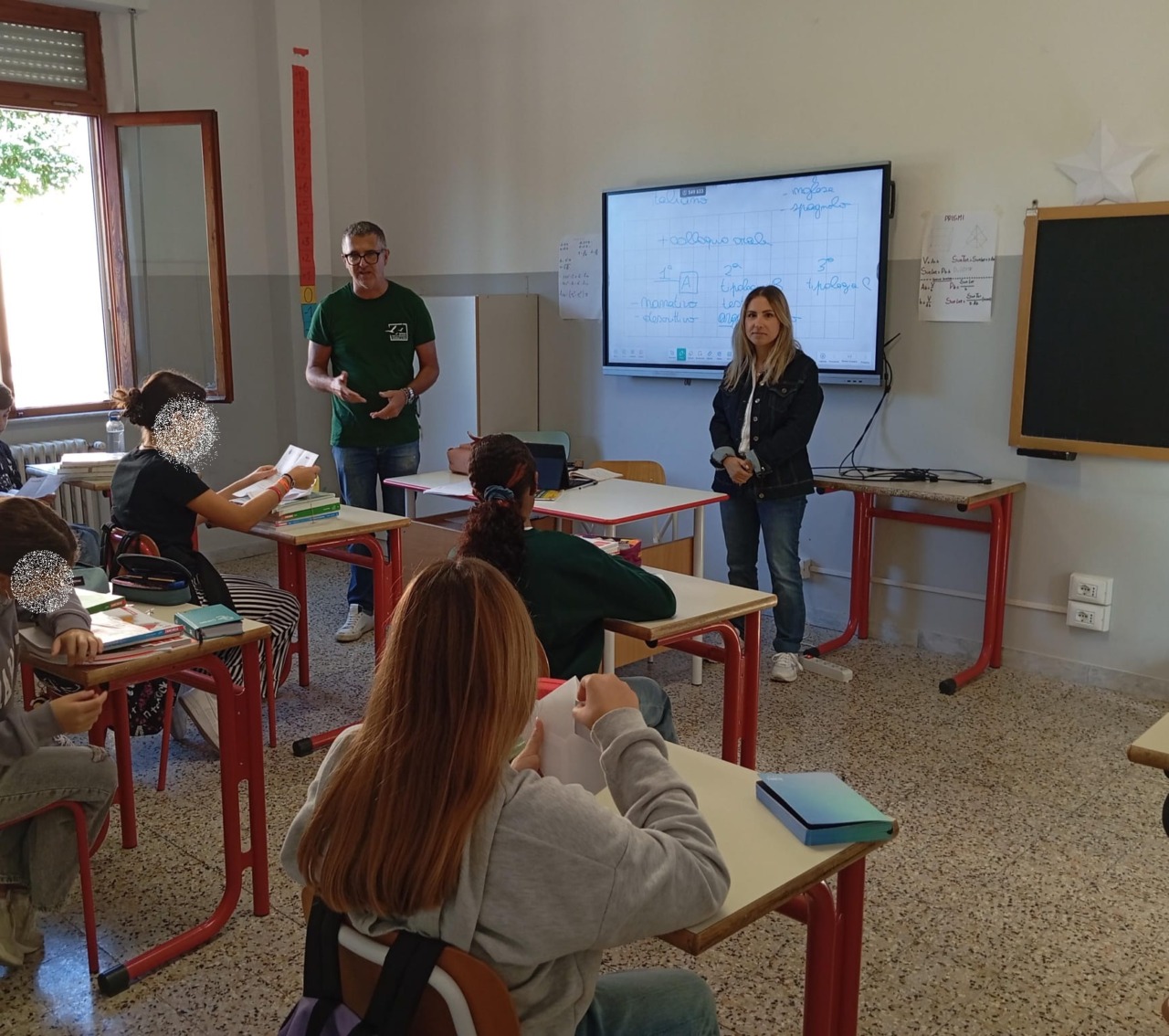 Boom di bambini iscritti nella scuola del piccolo borgo